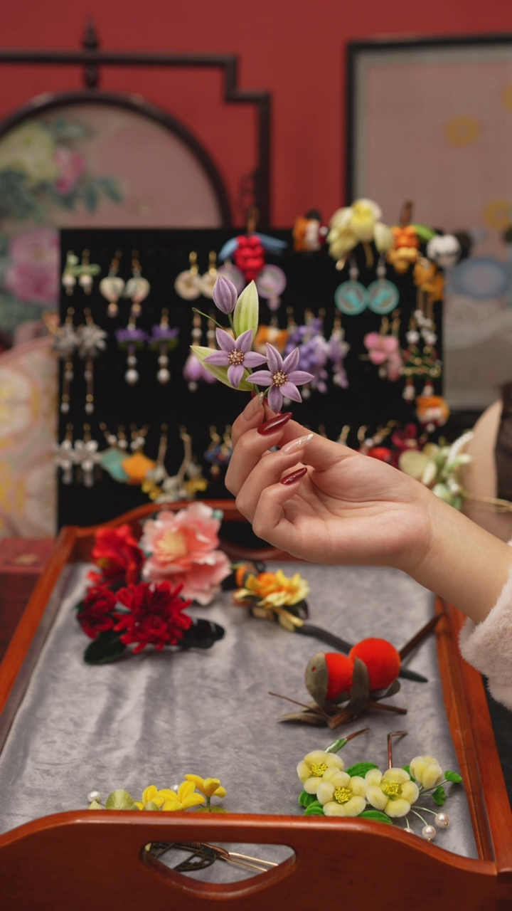 刺绣非遗绒花手工饰品