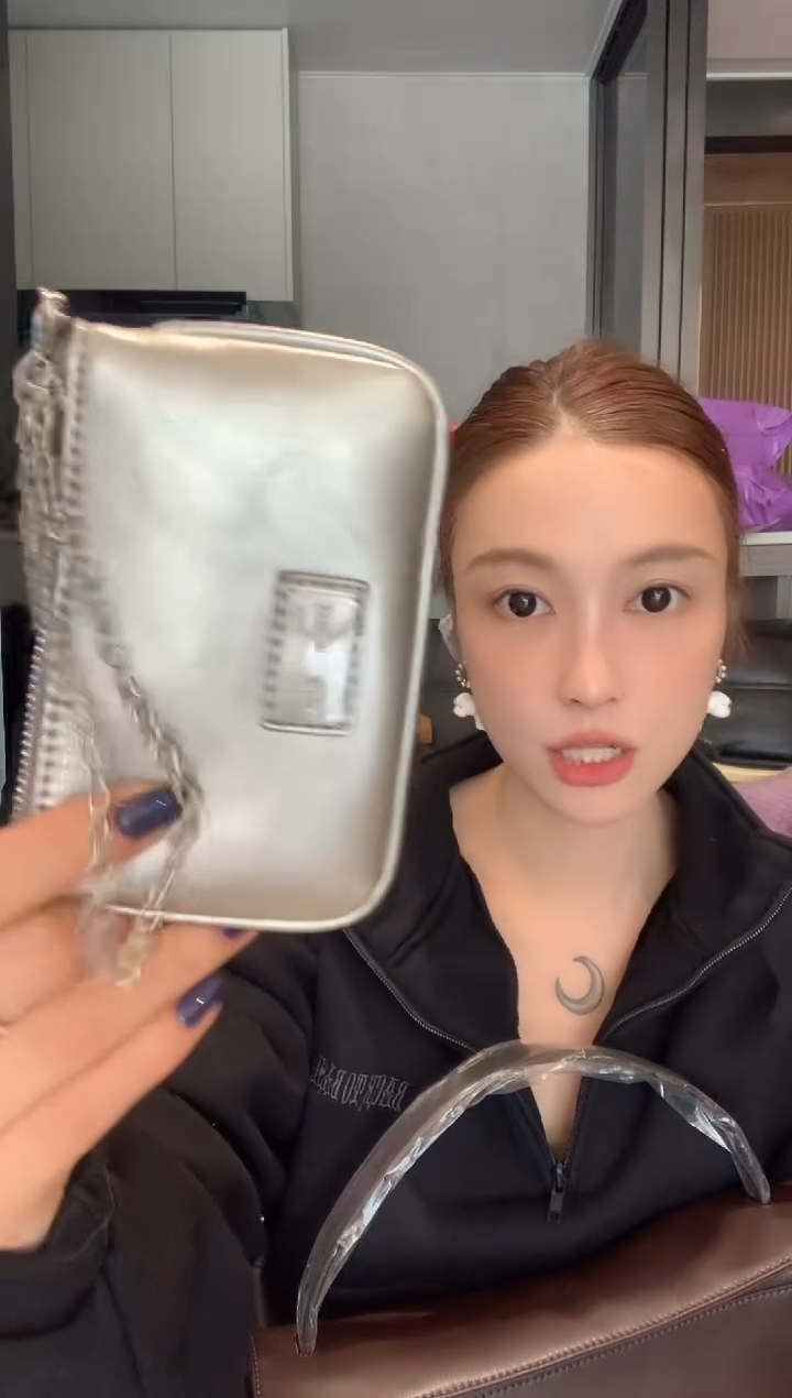 鳄鱼皮（革）小羊皮银色手拿包