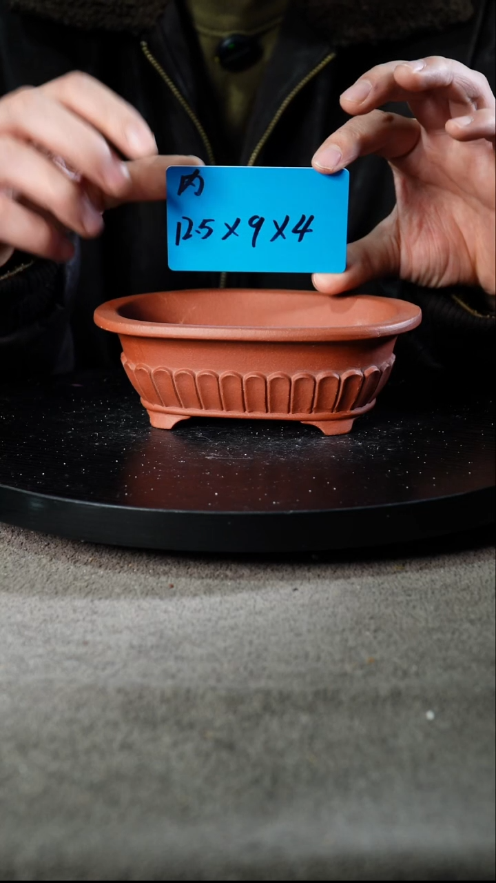 A宜兴紫砂小花盆