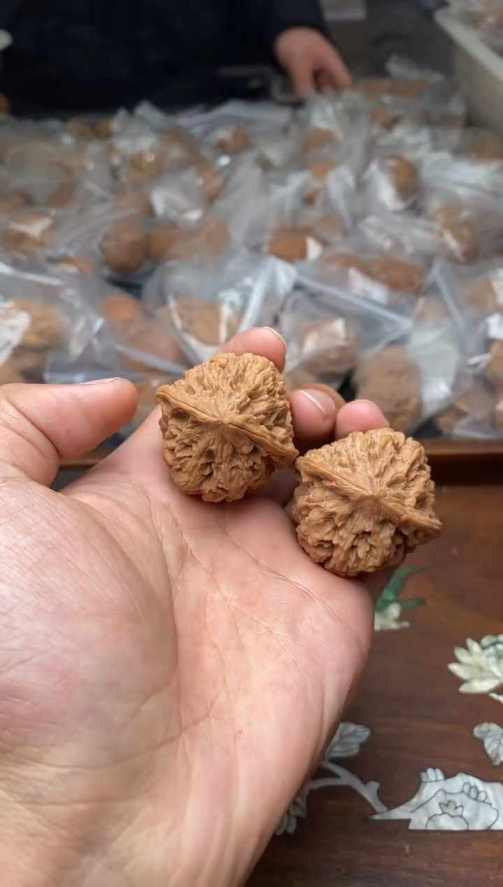 【闪购商品】文玩核桃吊坠A27号38尺野牛