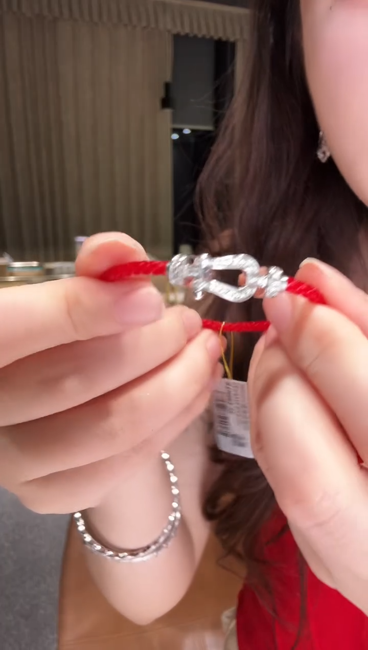 18K金镶嵌吊坠（不含链）钻石马蹄