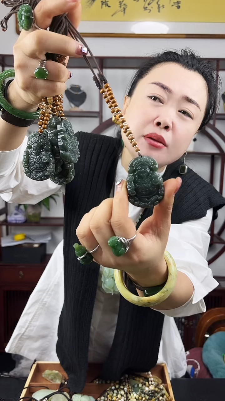 颈饰未镶嵌和田玉财神随机发