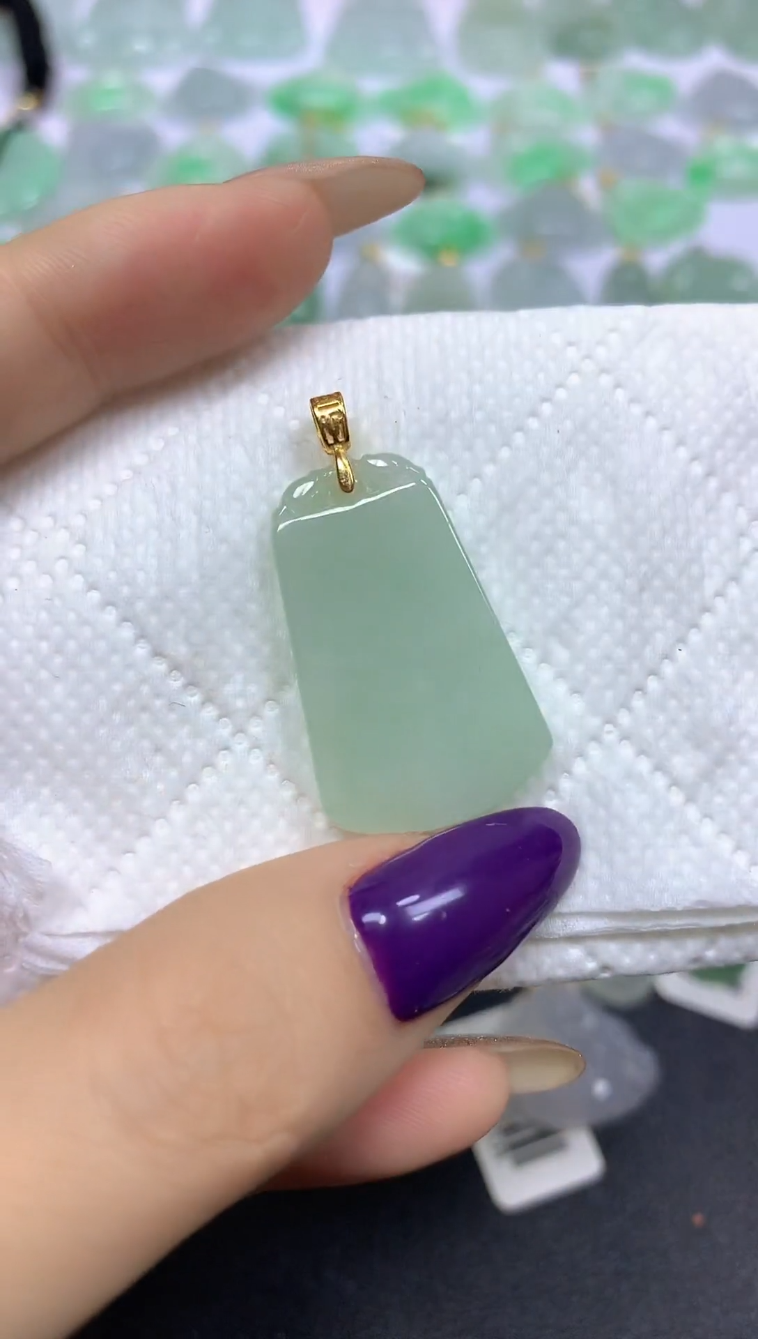 颈饰未镶嵌翡翠 