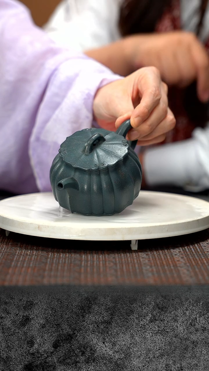 【闪购商品】紫砂茶壶筋纹如意 墨绿泥QMJ