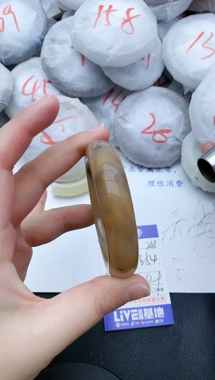 【闪购商品】石英质玉手镯未镶嵌248+53/54