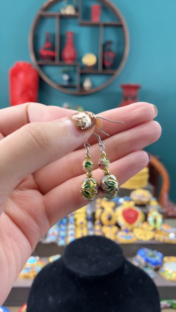 非遗手工景泰蓝金地枣珠耳环白色