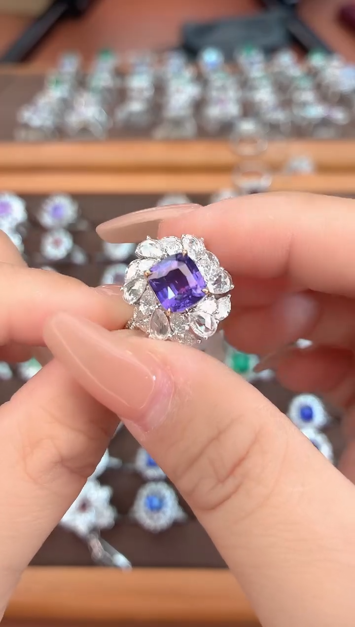 戒指彩色蓝宝石18K金镶嵌-2.28克拉*无烧紫蓝宝