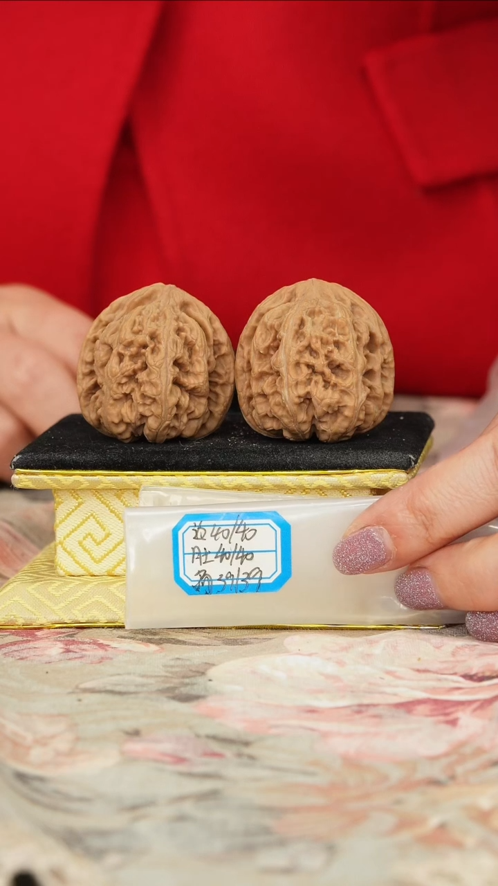 【闪购商品】文玩核桃把件非嫁接大粗筋