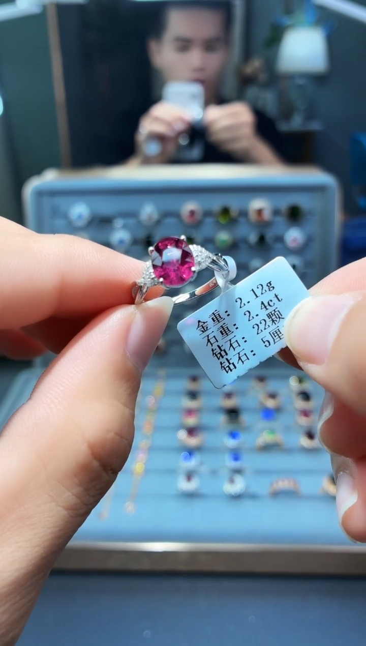 18K金镶嵌戒指碧玺2.4..