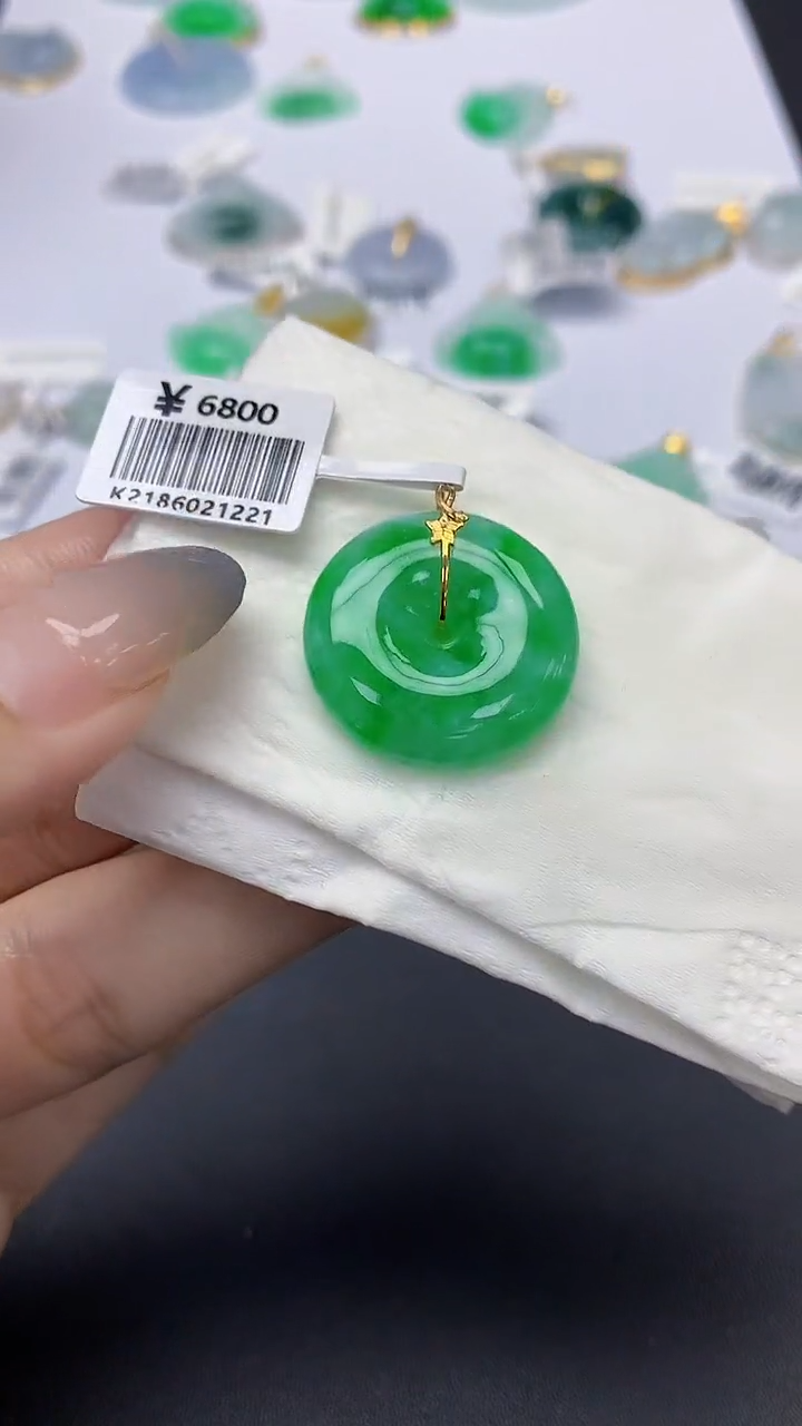 翡翠18K金镶嵌颈饰天然缅甸a货翡翠