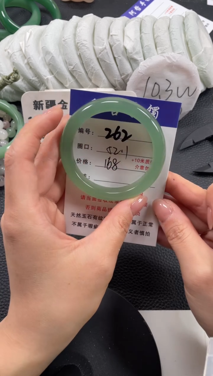 【闪购商品】石英质玉手镯未镶嵌52