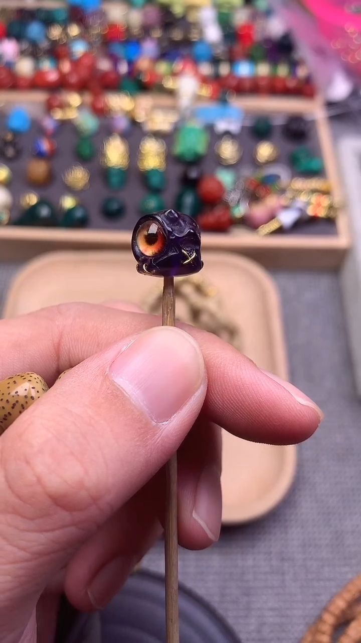 颈饰琉璃紫色怒目呆 单个发