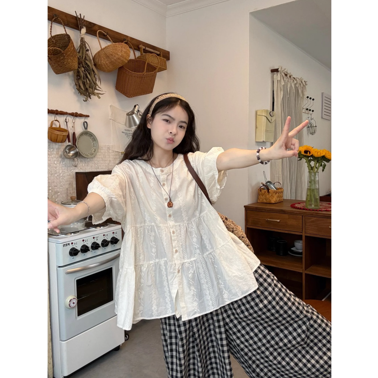 洋气小众刺绣短袖衬衫女夏季2025新款休闲韩系设计感宽松显瘦上衣