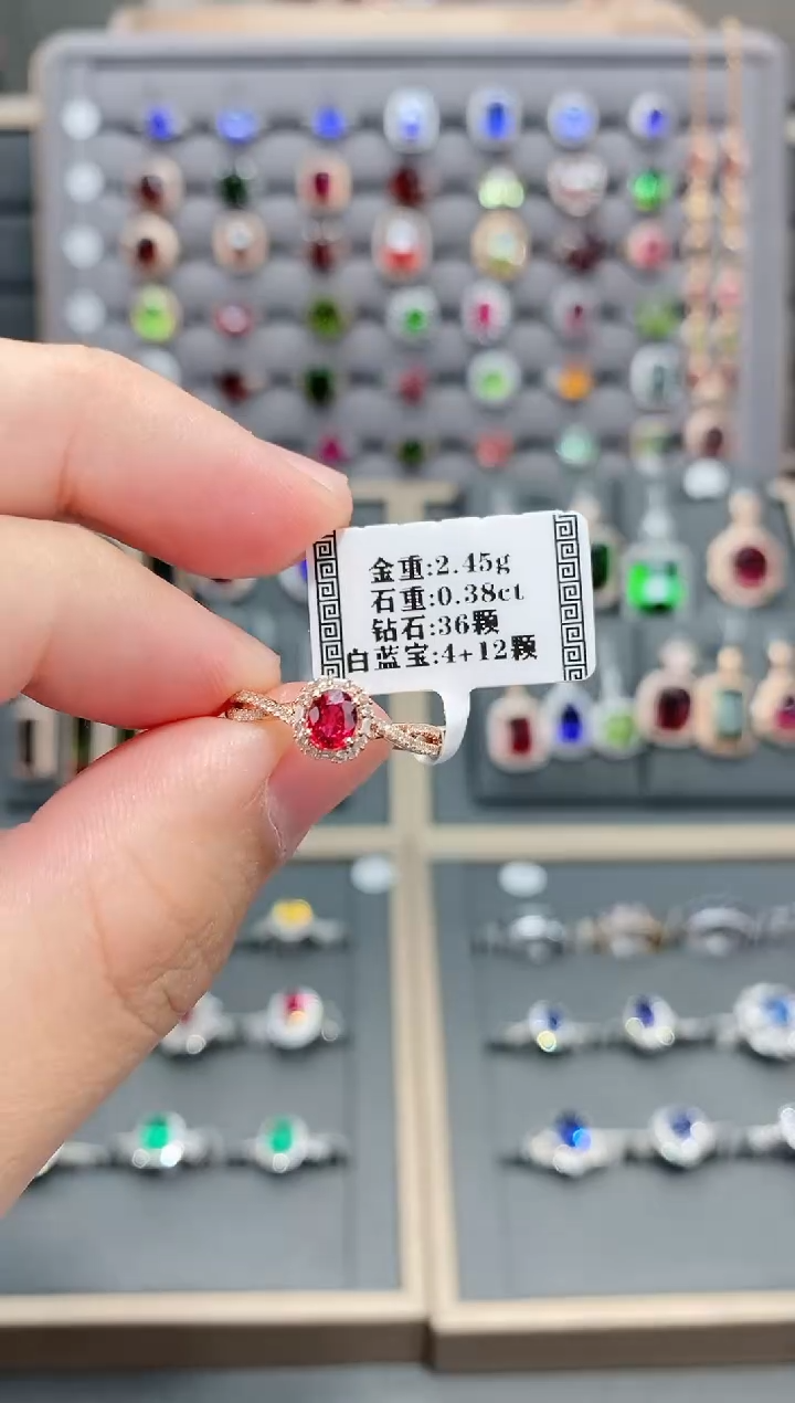 【闪购商品】红宝石戒指18K金镶嵌0.38配白蓝宝   