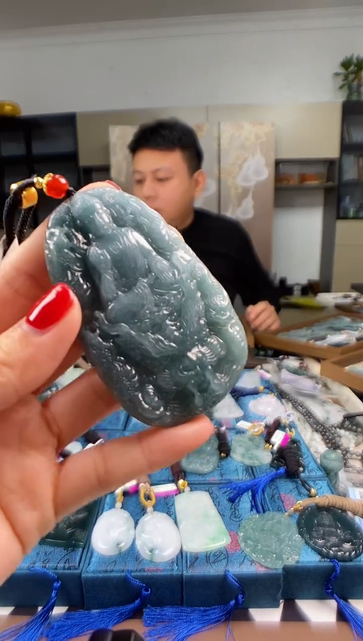 颈饰未镶嵌翡翠 多样性发其一