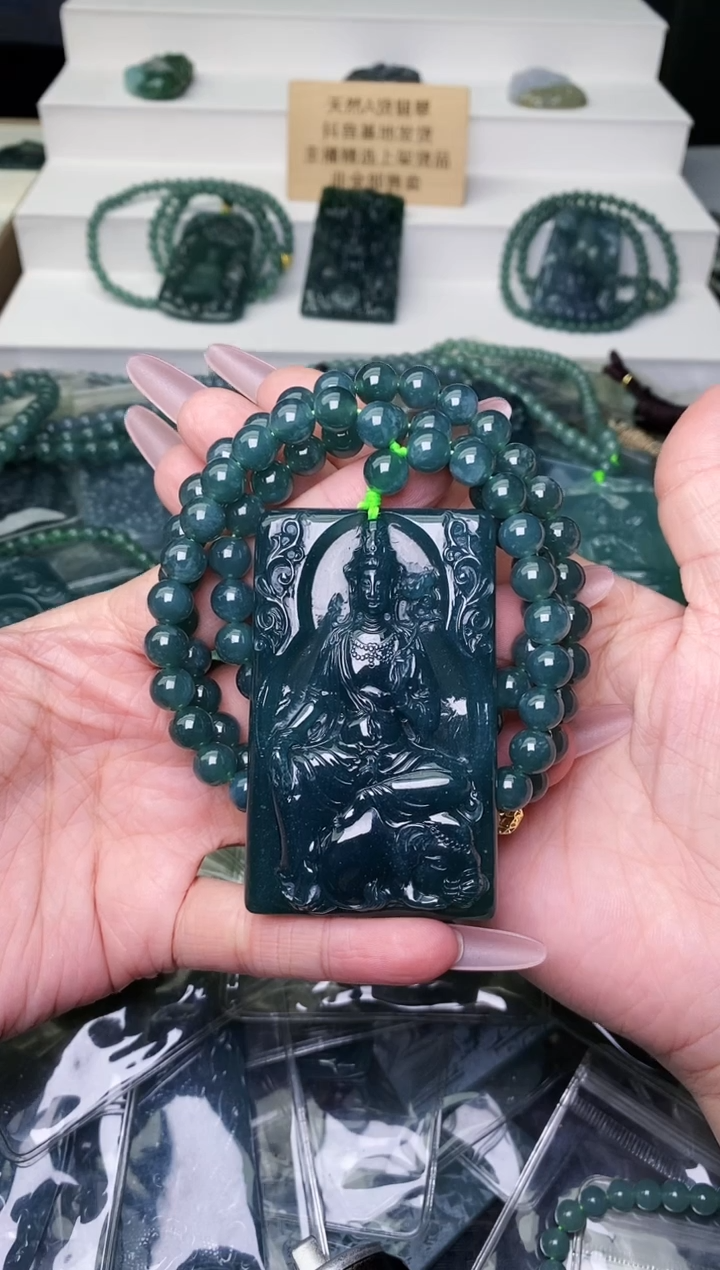 颈饰未镶嵌翡翠 