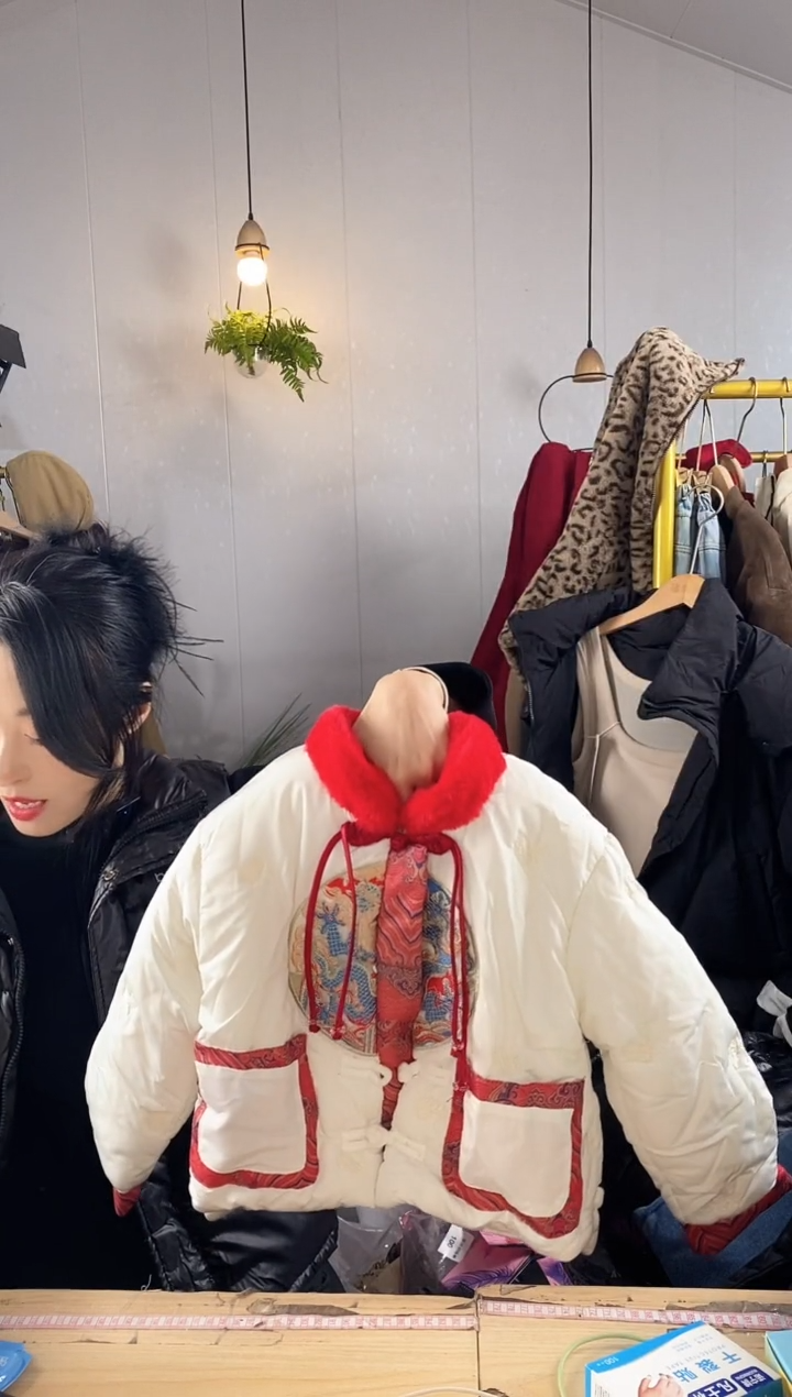 110刺绣加绒年服【灰尘【616