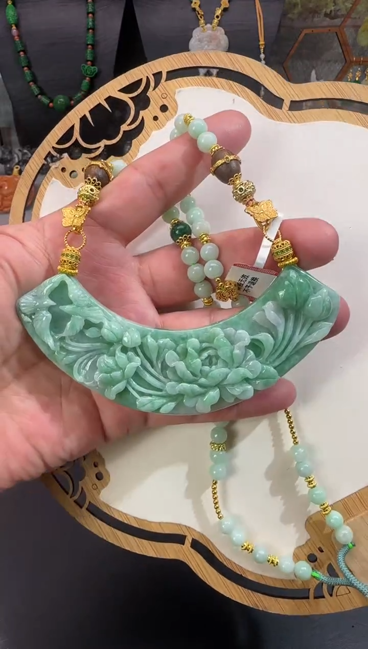 【闪购商品】翡翠颈饰未镶嵌牌子