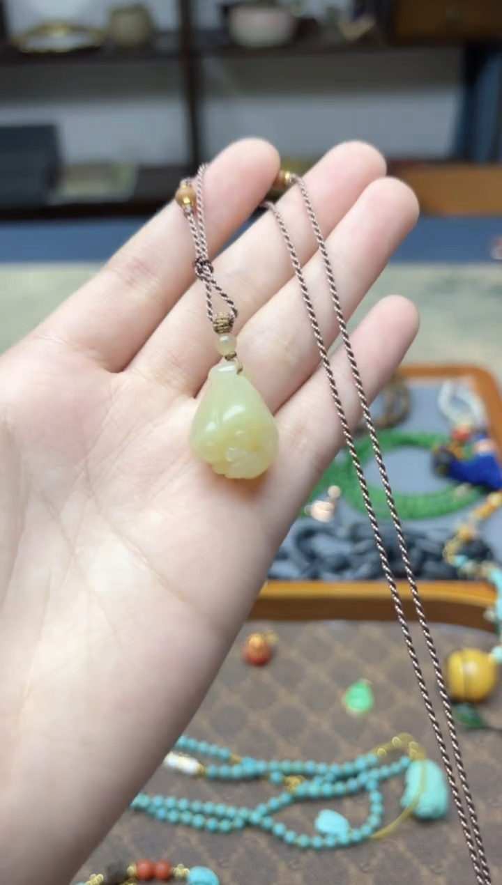 颈饰未镶嵌和田玉和田玉莲蓬吊坠HX