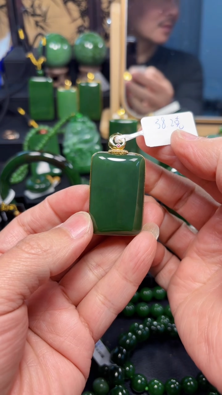 【闪购商品】和田玉（碧玉）吊坠(赠链)18K金镶嵌1