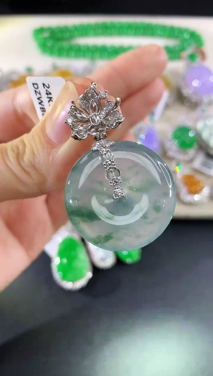 吊坠(不含链)18K金镶嵌翡翠170|29800