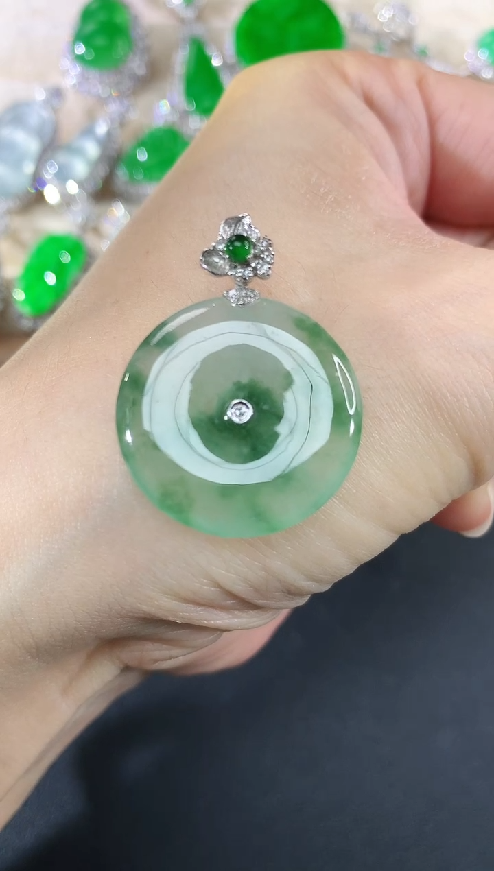 吊坠(不含链)18K金镶嵌翡翠82|4600