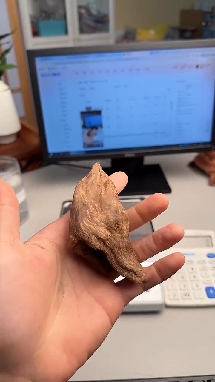 【闪购商品】沉香手串顺化红土80