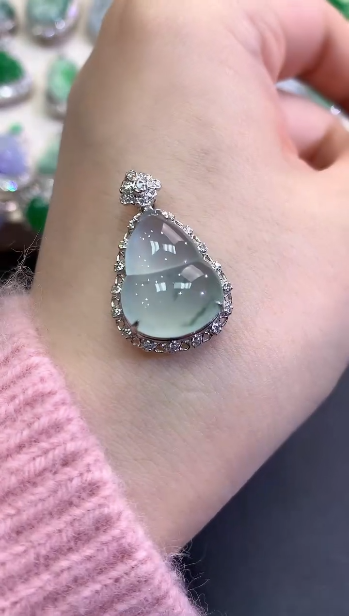 【闪购商品】翡翠颈饰18K金镶嵌C18   