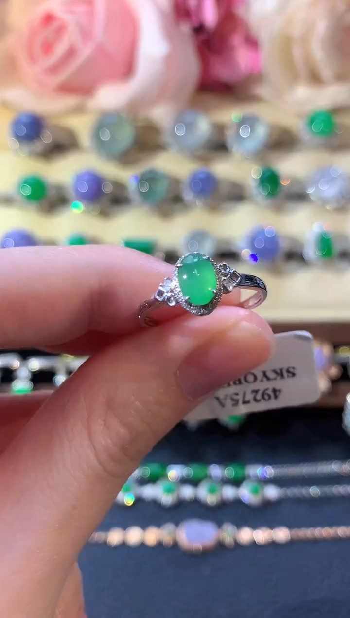 18K金镶嵌戒指翡翠冬日珠宝Q7