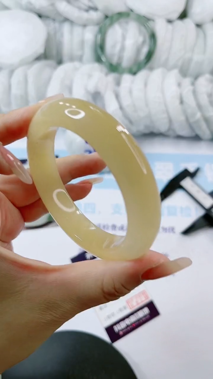 【闪购商品】石英质玉手镯未镶嵌0112359103-多样性发货