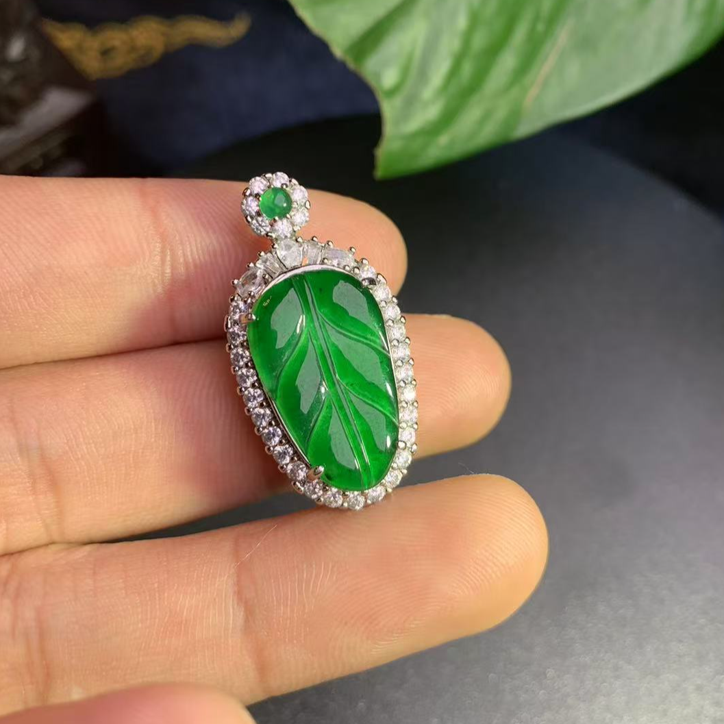 【爆款】高冰种满阳绿翡翠吊坠叶子时尚经典百搭