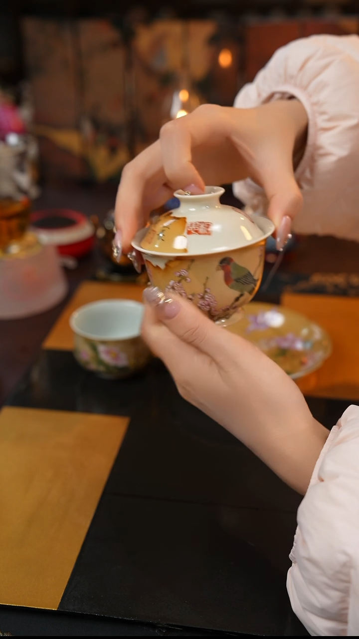 【闪购商品】景德镇手工手绘雅圣宋画古卷鹦鹉花鸟盖碗