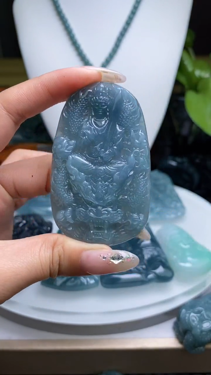 【闪购商品】翡翠未镶嵌颈饰        