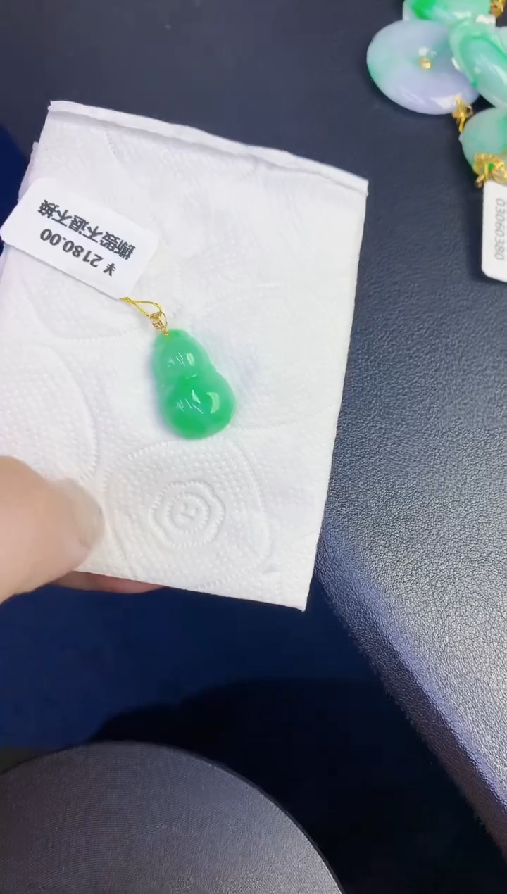颈饰18K金镶嵌翡翠缅甸天然翡翠A货