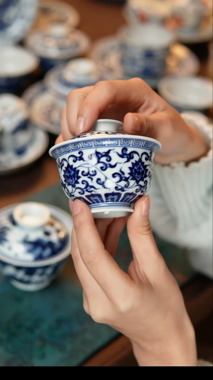 其他陶瓷缠枝连小盖碗