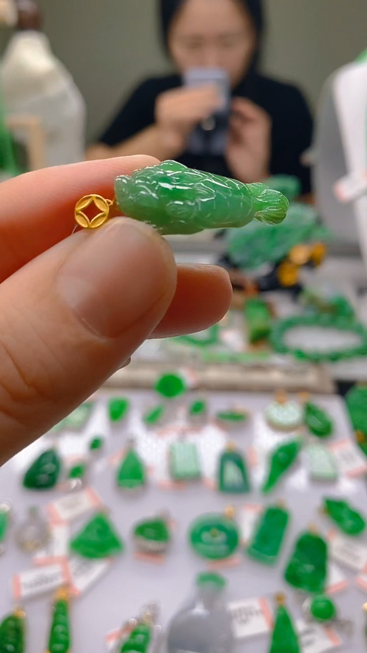 【闪购商品】翡翠18K金镶嵌颈饰 新号开播，全场乱卖