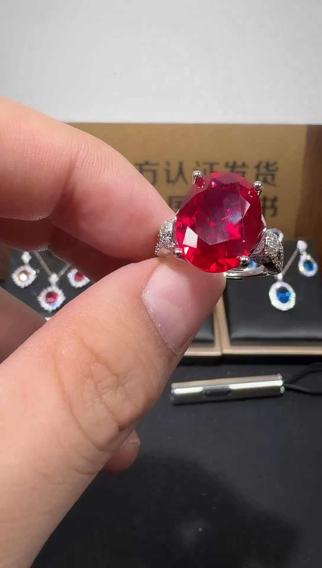 18K金镶嵌戒指红宝石989