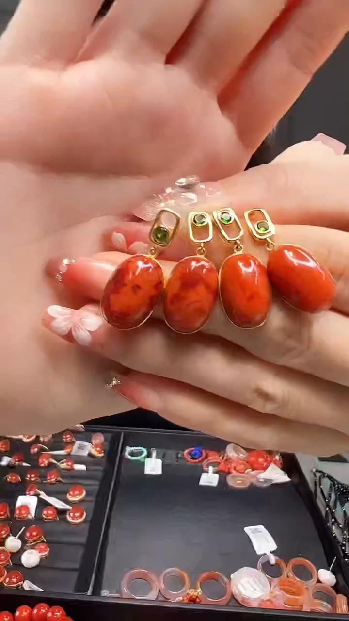 【闪购商品】南红玛瑙耳坠18K金镶嵌/多样性发其一