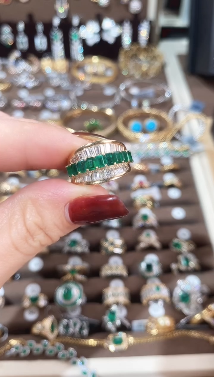 【闪购商品】祖母绿戒指18K金镶嵌18K黄祖母绿钻石戒指