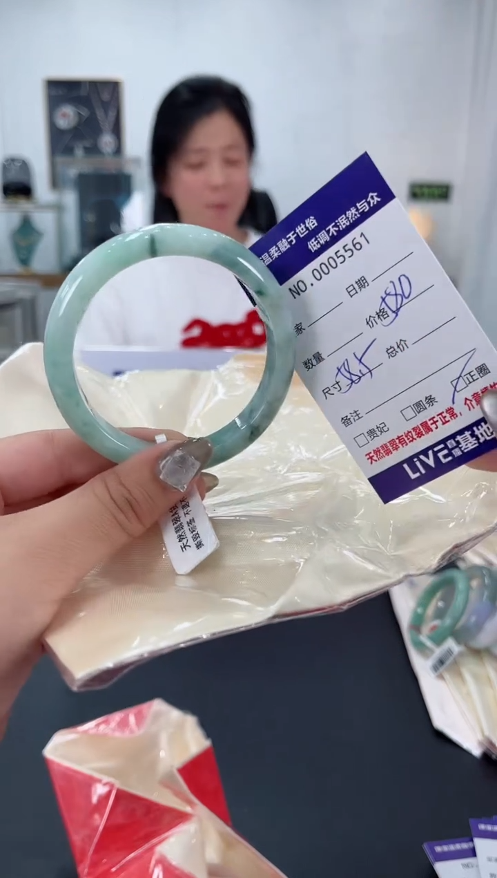 【闪购商品】翡翠手镯未镶嵌天然翡翠A货