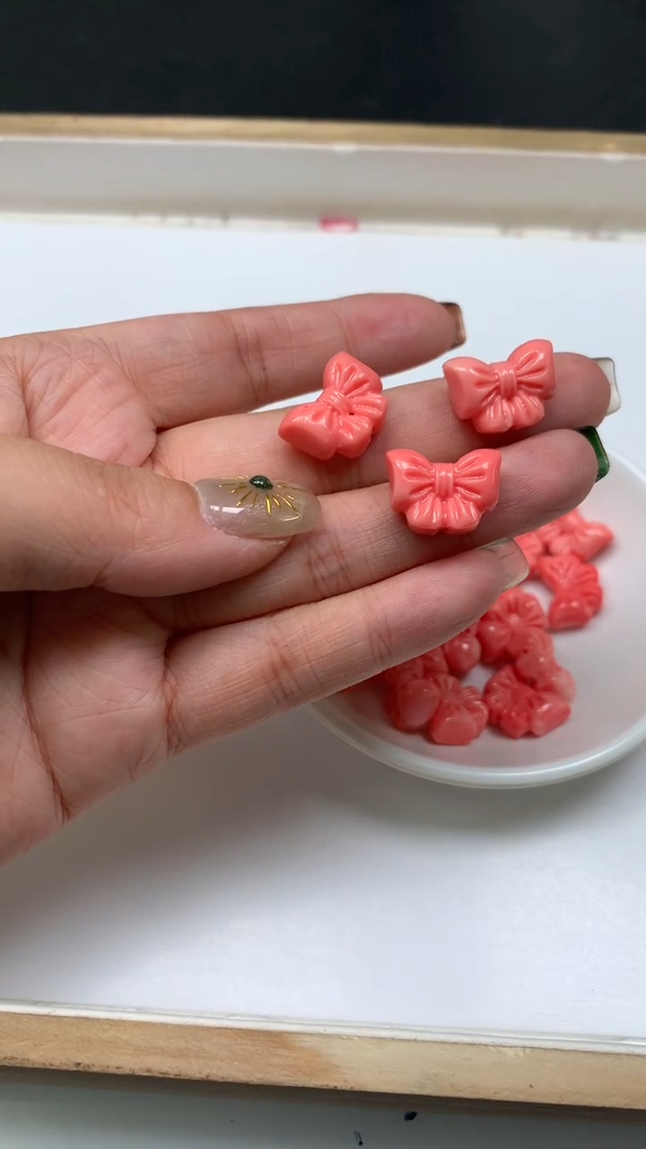 未镶嵌散珠拼合珍珠（马贝珠）D503 女 皇 贝蝴蝶结12*16mm3个5.8元