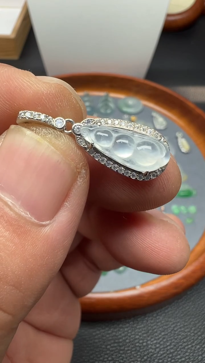 颈饰银S925镶嵌翡翠（18号链接）纯天然A货缅甸翡翠豆子（滴溜）