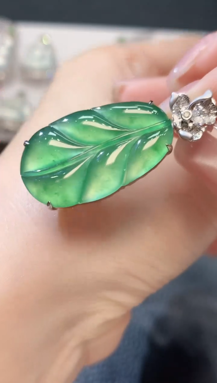 【闪购商品】翡翠吊坠(不含链)18K金镶嵌A79