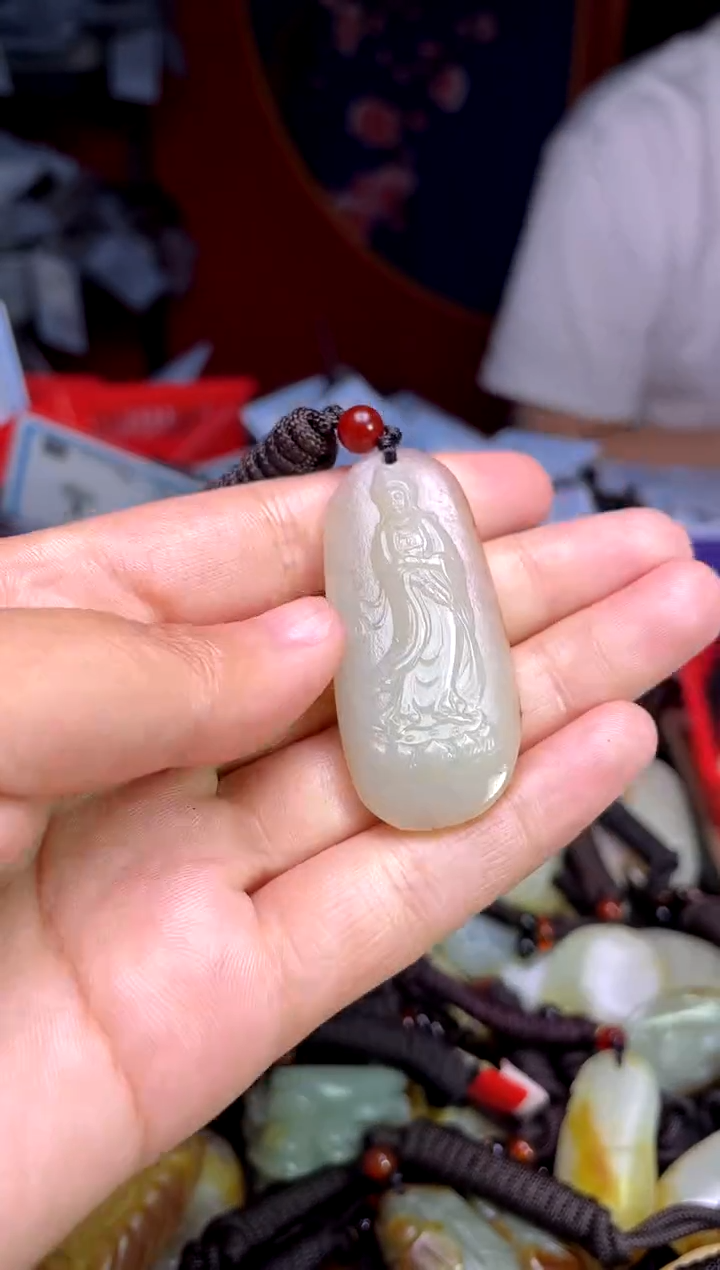 和田玉未镶嵌颈饰1