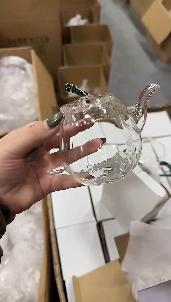 白色予乐壶黑金盖子