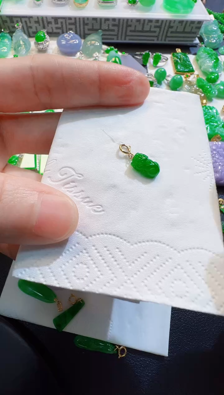 翡翠18K金镶嵌吊坠(不含链)680