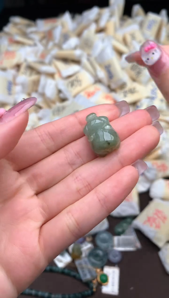 【闪购商品】翡翠颈饰未镶嵌  —  