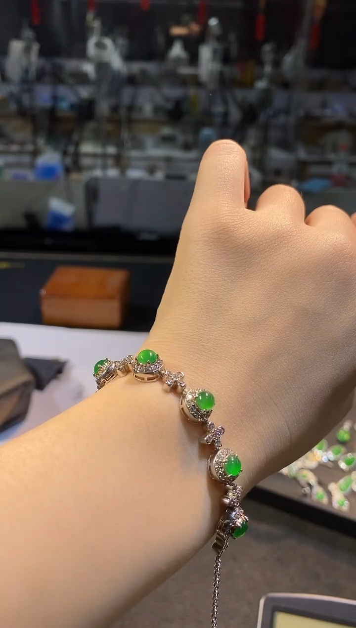 【闪购商品】翡翠手链未镶嵌多样性发货发其一