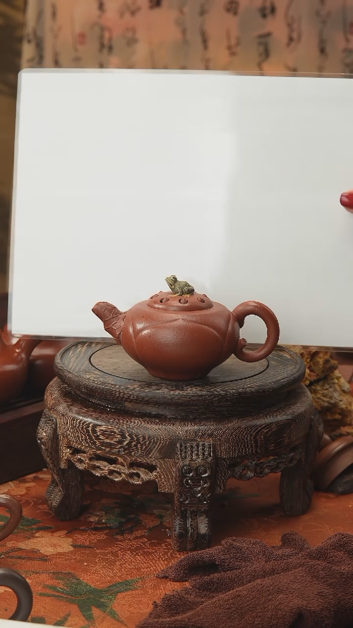 茶壶紫砂青蛙莲子壶 红皮龙