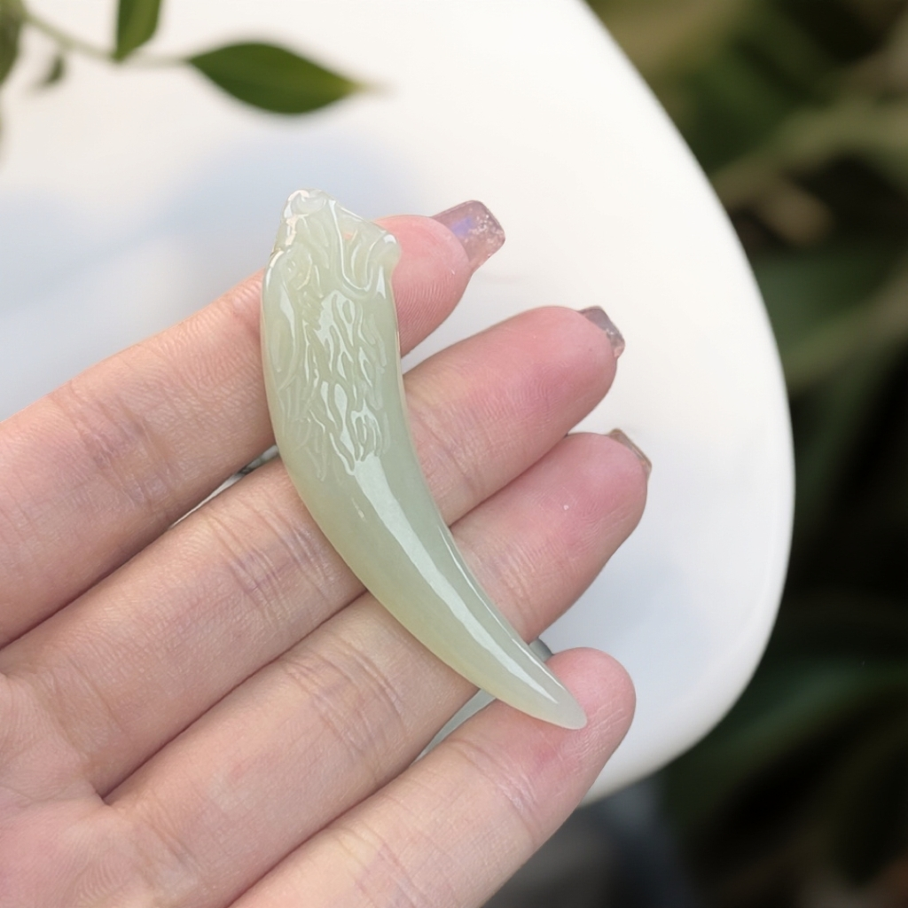 和田玉双面狼牙玉吊坠